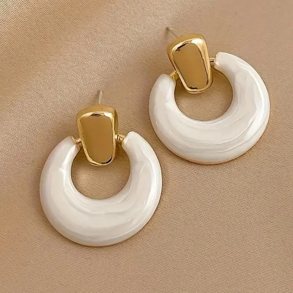 Stylish Chunky Enamel Drops 14K Plated Hollow Circular Pendant Vintage Earrings - Picture 3 of 8